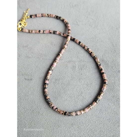Naszyjnik z kamieni rodonit