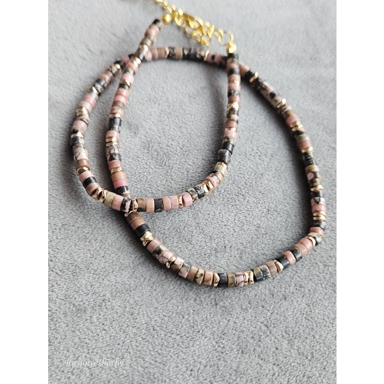 Naszyjnik z kamieni rodonit